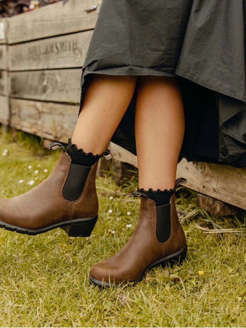 Blundstone Antique Brown Chelsea Heel Women’s Boots - Picture 7 of 7